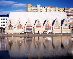 Die Fischhalle Festekôrke in Göteborg erinnert an einen Kirchenbau, war aber niemals eine