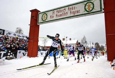 Dario Cologna (Schweiz) beim Zieleinlauf 2016